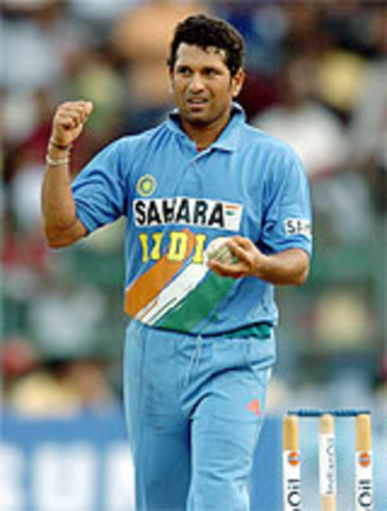 Sachin Tendulkar with the ball, Sri Lanka v India, Final, Asia Cup, August 1, 2004