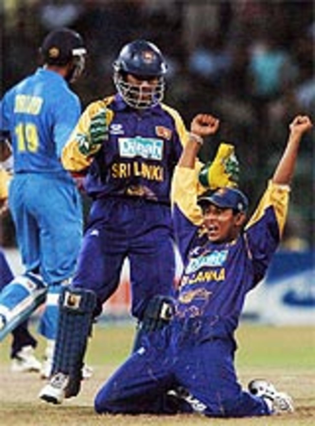 Dilshan Tillakaratne celebrates a spectacular catch, that had accounted for Rahul Dravid, Sri Lanka v India, Final, Asia Cup, August 1, 2004
