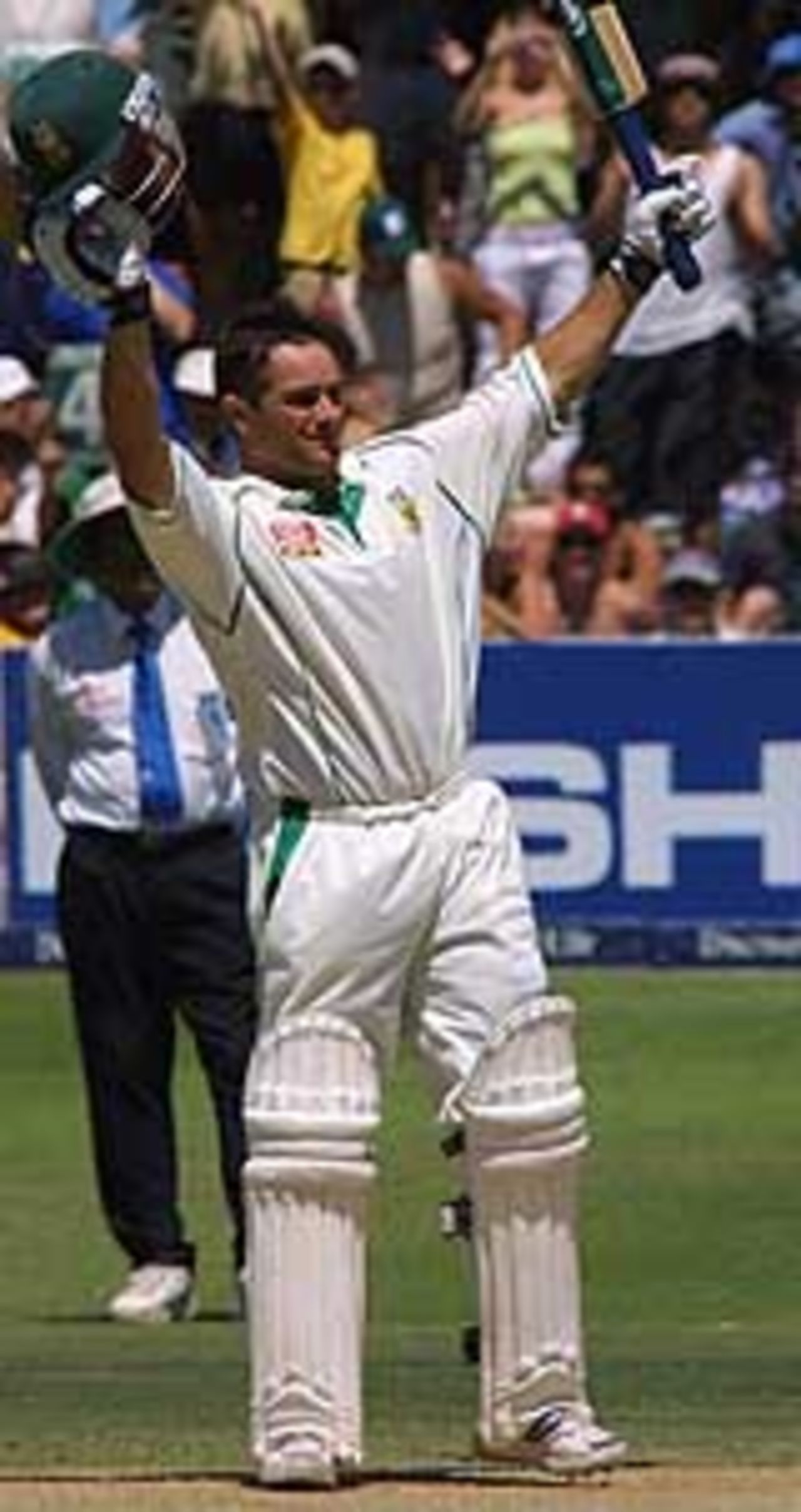Mark Boucher acknowledging the crowds applause