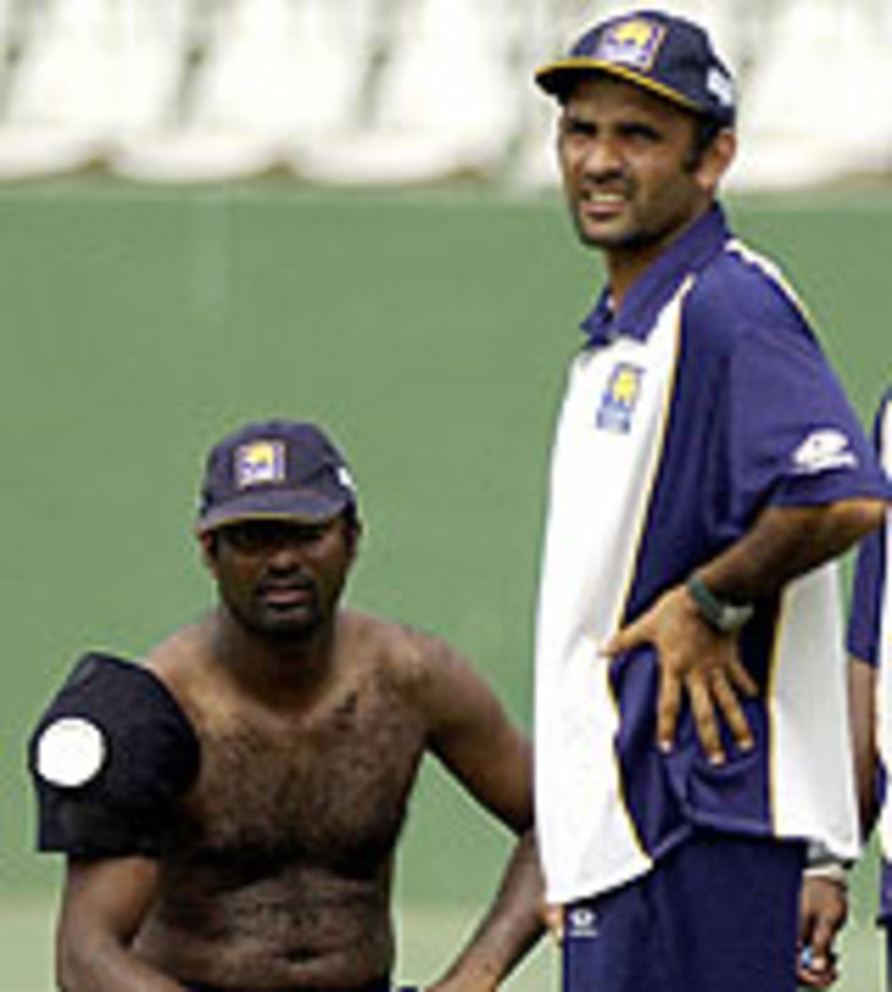 Muttiah Muralitharan pulled out with a shoulder injury, Sri Lanka v South Africa, Colombo, August 11