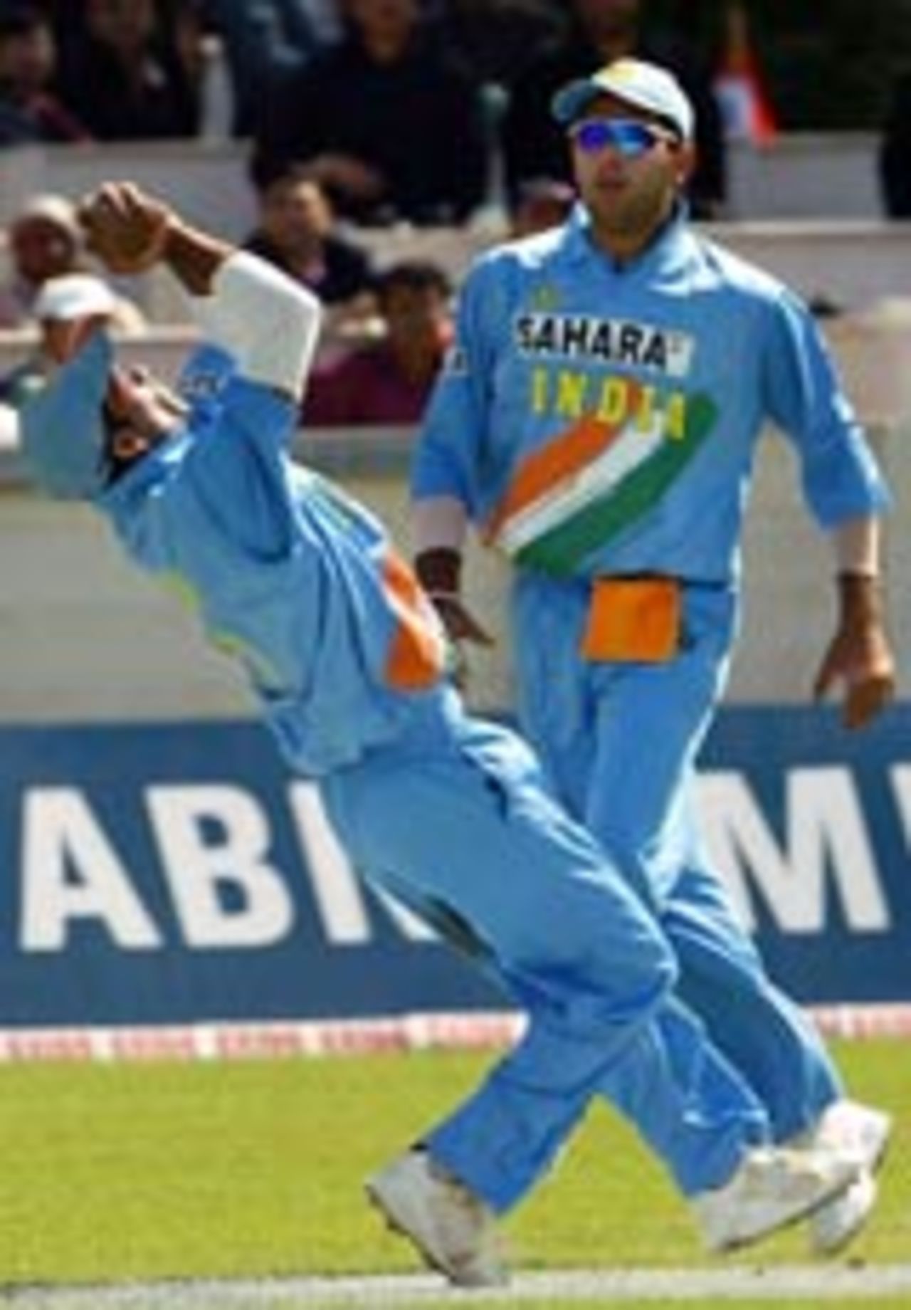 Mohammad Kaif takes a sharp catch to send back Shahid Afridi, India v Pakistan, 1st match, Videocon Cup, Amstelveen, August 21, 2004