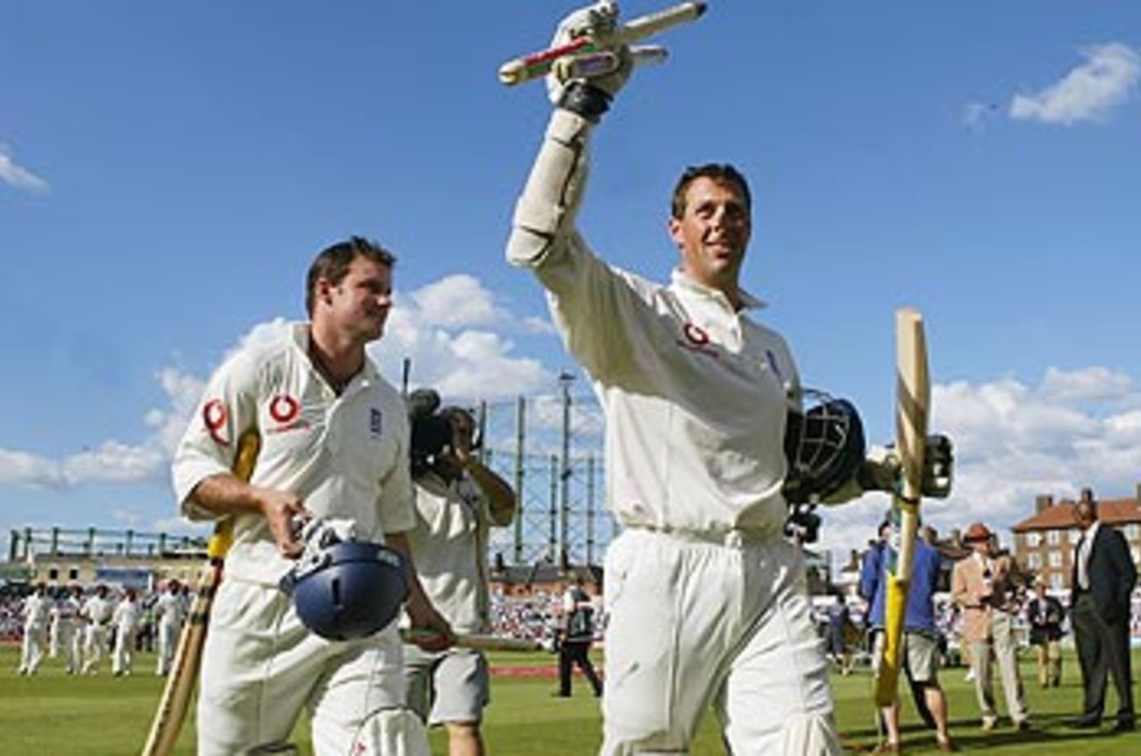 Marcus Trescothick and Andrew Strauss spark England's victory celebrations, England v West Indies, 4th Test, The Oval, August 21, 2004