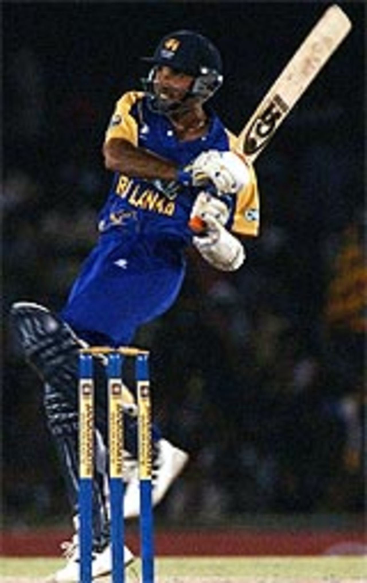Marvan Atapattu on the hook, Sri Lanka v South Africa, 3rd ODI, Dambulla, August 25, 2004