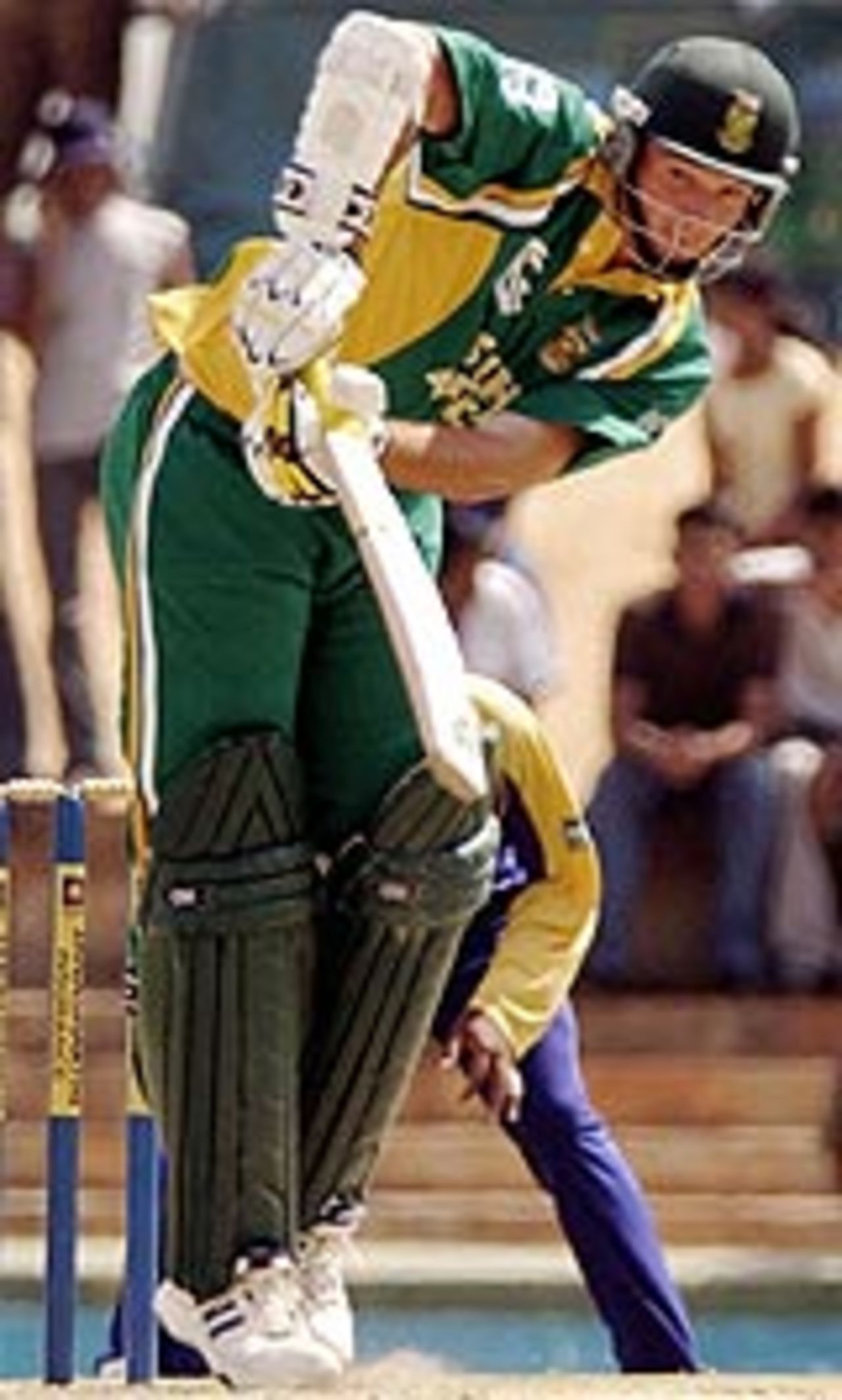 Graeme Smith played well for his 46, but could not carry on from there, Sri Lanka v South Africa, 4th ODI, Dambulla, August 28, 2004