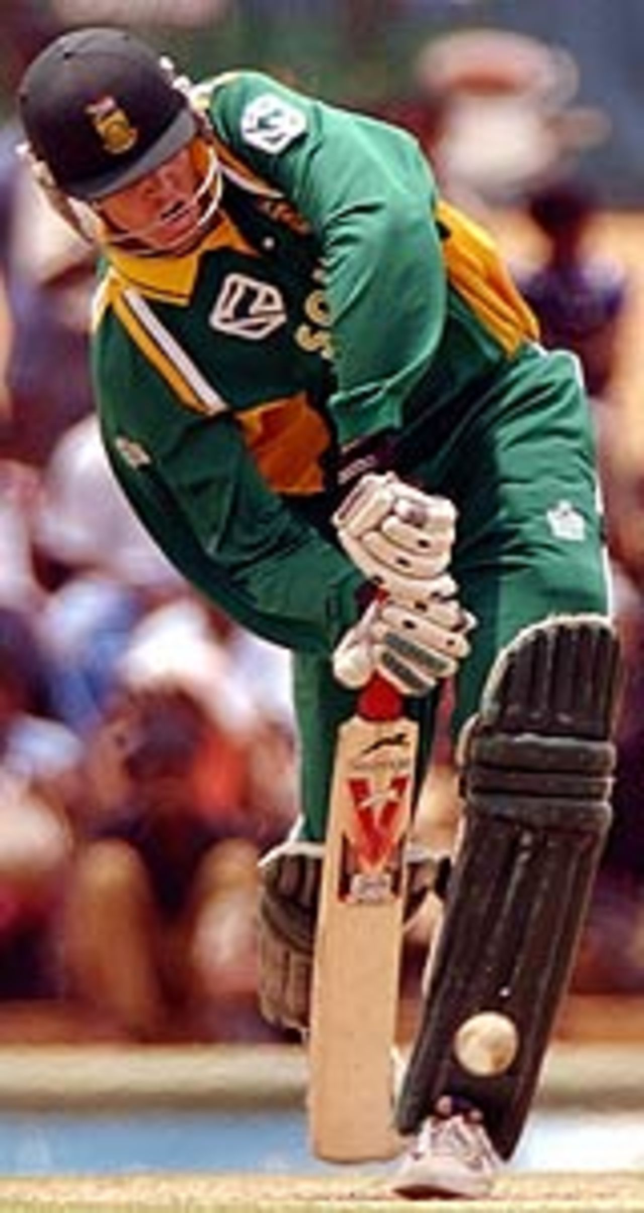 Shaun Pollock played responsibly for his unbeaten 52, Sri Lanka v South Africa, 4th ODI, Dambulla, August 28, 2004