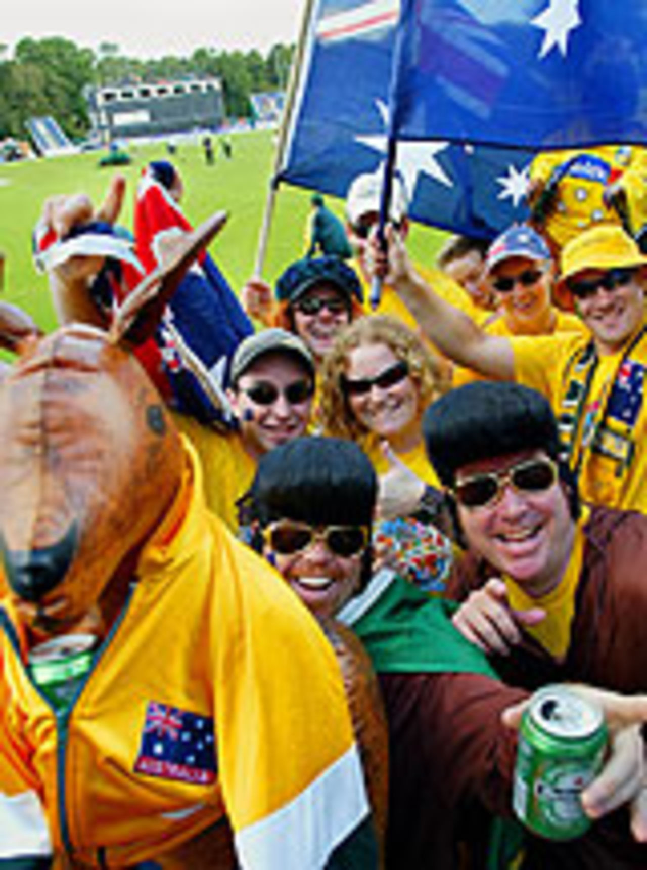 Australian supporters get ready for the final, Australia v Pakistan, Videocon Cup, Final, August 28, 2004
