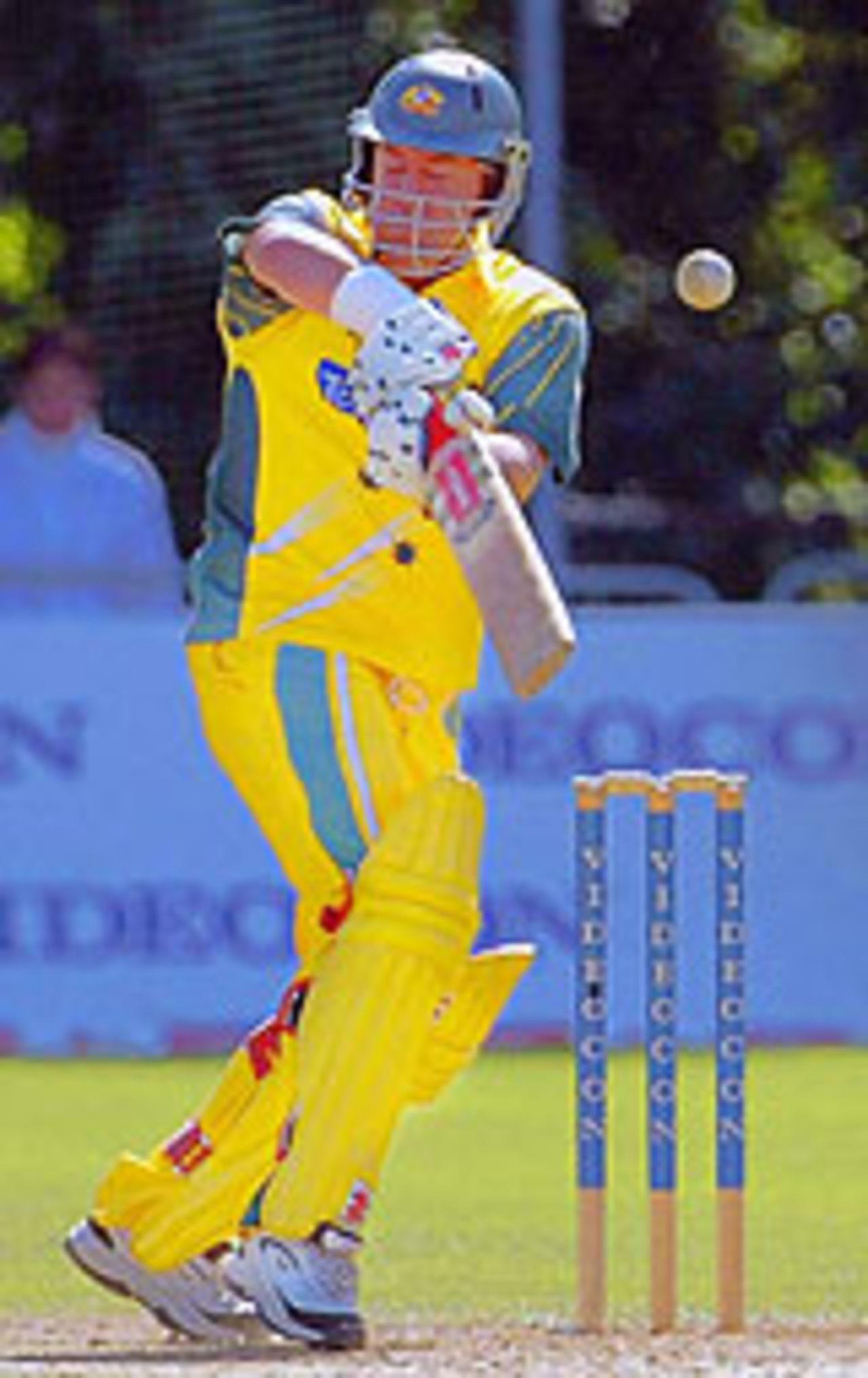 Darren Lehmann fends one away, Australia v Pakistan, Videocon Cup, Final, August 28, 2004
