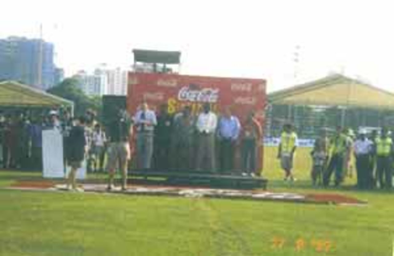 1st Match, presentation ceremony, West Indies v Zimbabwe Coca-Cola Singapore Challenge, 1999-2000, Kallang Ground, Singapore, 2 Sep 1999.