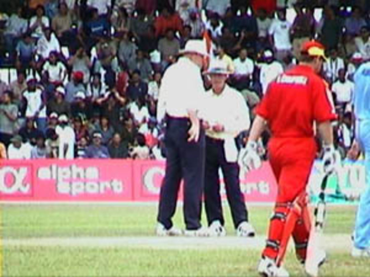 Alistair Campbell coming in at the fall of the Neil Johnson's wicket, India v Zimbabwe (2nd ODI), Coca-Cola Singapore Challenge, 1999-2000, Kallang Ground, Singapore, 4 Sep 1999