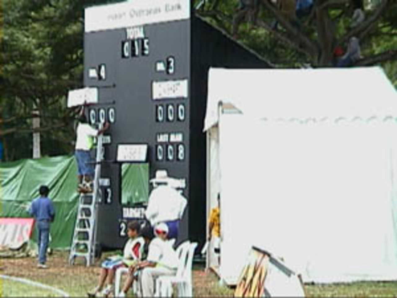 Changing the scores is not an easy job, especially when the Zimbabwe wickets fall so often, India v Zimbabwe (2nd ODI), Coca-Cola Singapore Challenge, 1999-2000, Kallang Ground, Singapore, 4 Sep 1999