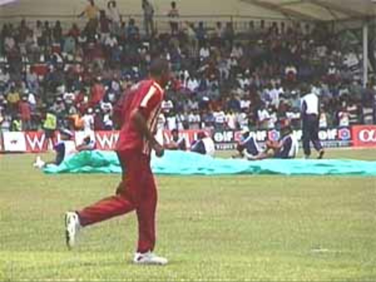 Walsh takes a jog, India v West Indies (3rd ODI), Coca-Cola Singapore Challenge, 1999-2000, Kallang Ground, Singapore, 5 Sep 1999.