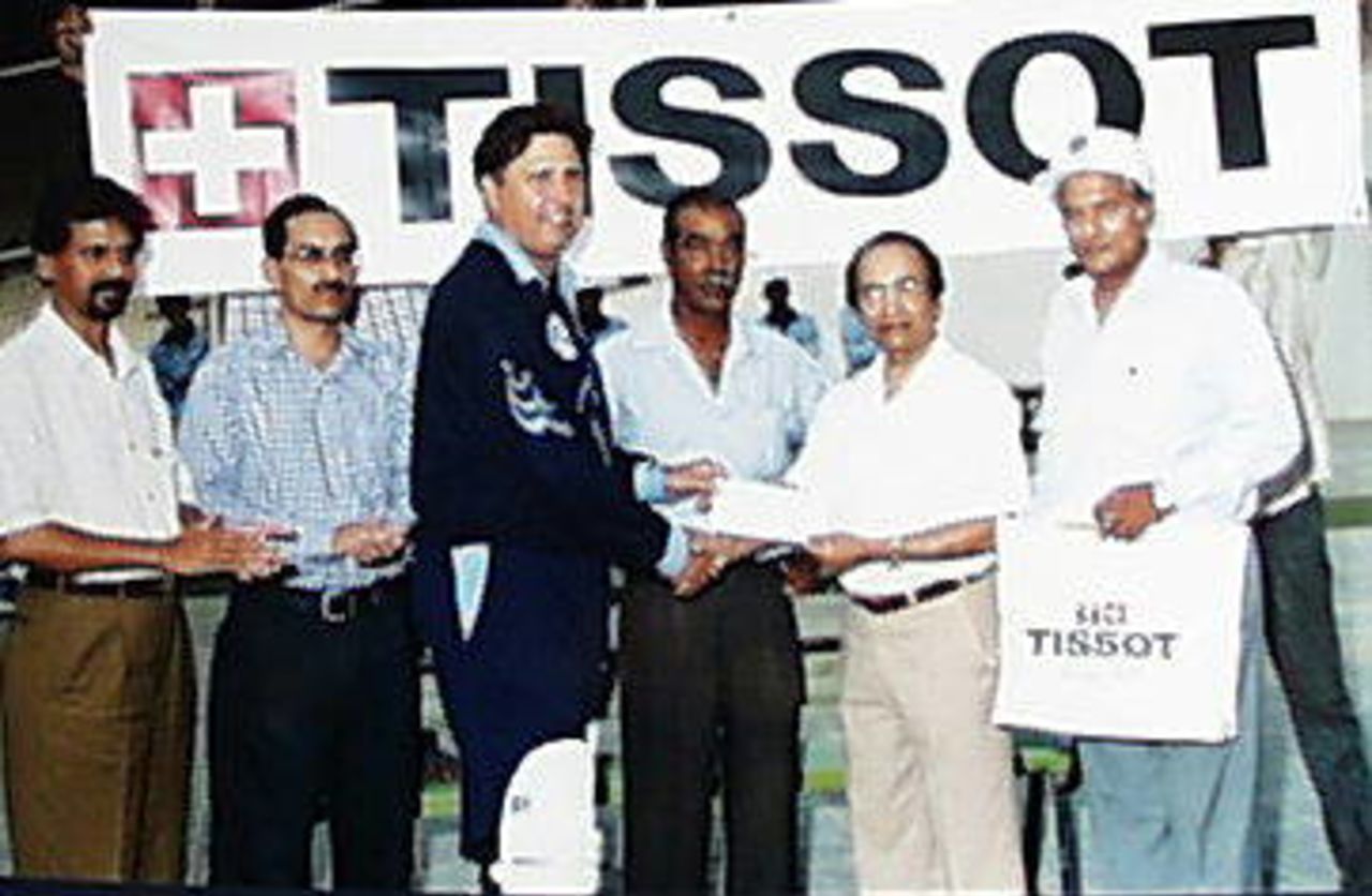 Hanif Mohammad at the Tissot Cuo match, 28 Sep 1999, PIA v PNSC giving an award
