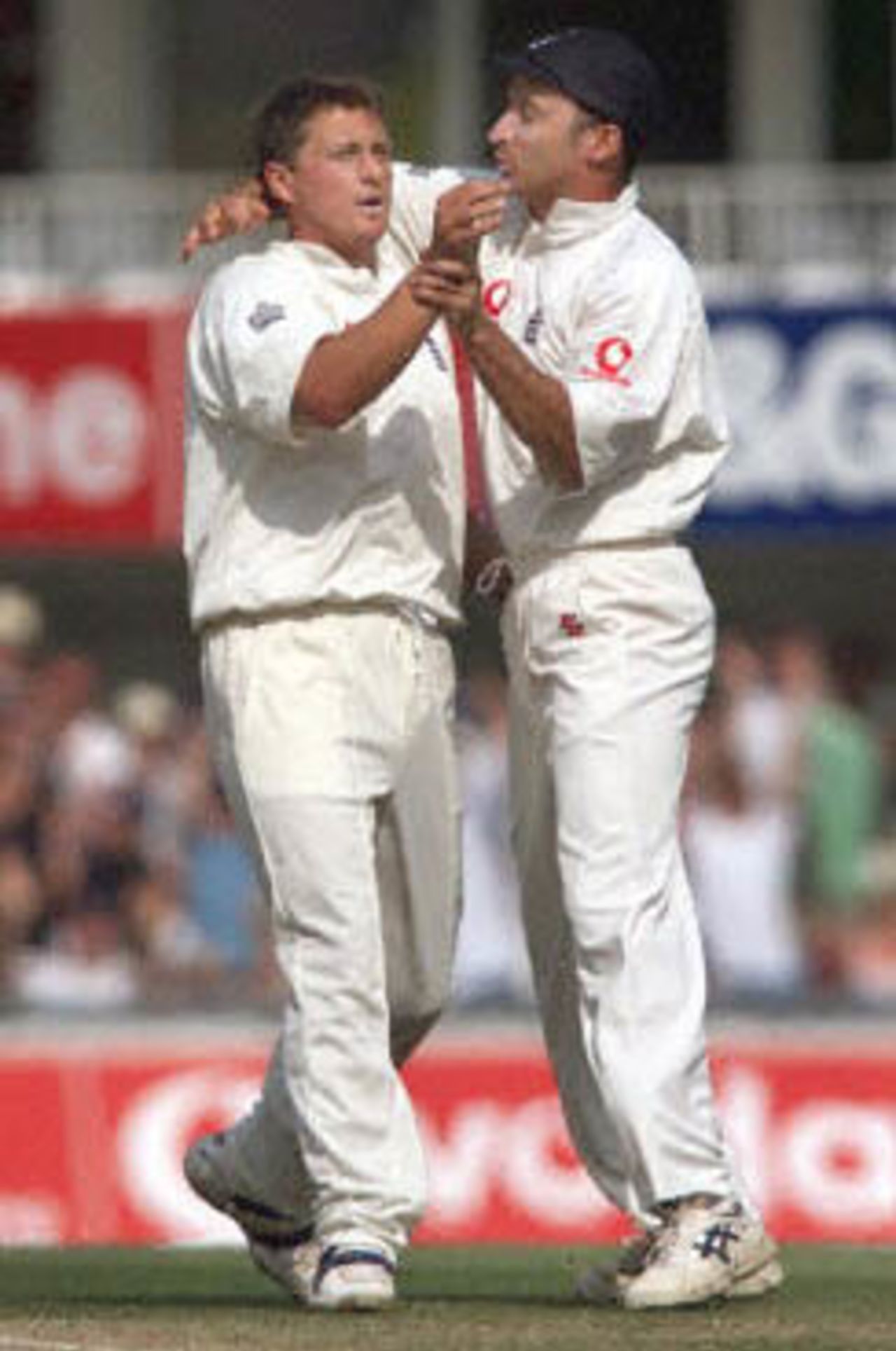 England's Darren Gough (L) and team captain Nasser Hussain (R) celebrate the first wicket of Sherwin Campbell (R) during the last day of the Test match against the West Indies at the Oval in London. The West Indies are chasing a total 374 runs to win the match. The Wisden Trophy, 2000, 5th Test, England v West Indies, Kennington Oval, London, 31Aug-04Sep 2000 (Day 5)