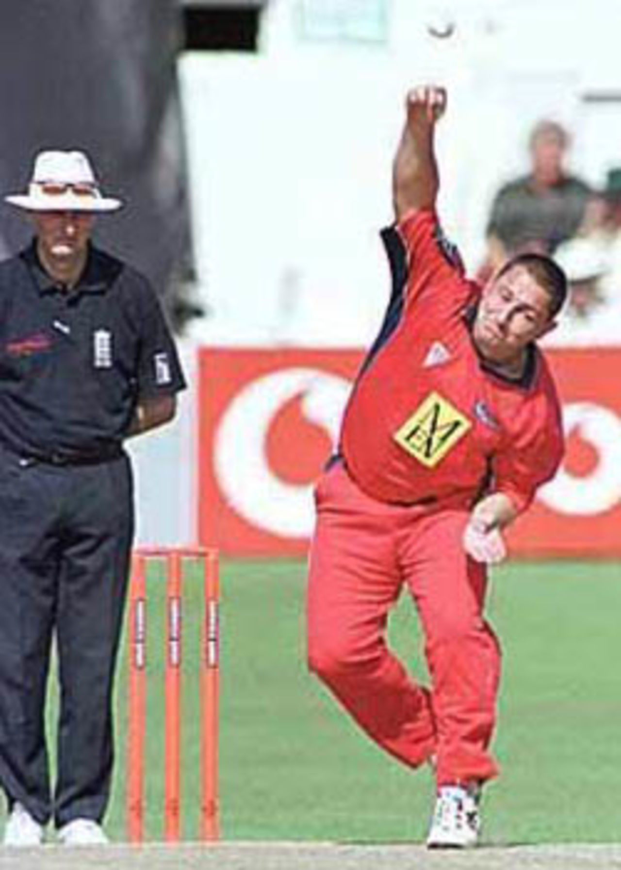 Ian Austin bowls, National League Division One, 2000, Worcestershire v Lancashire, County Ground, New Road, Worcester, 3 September 2000.