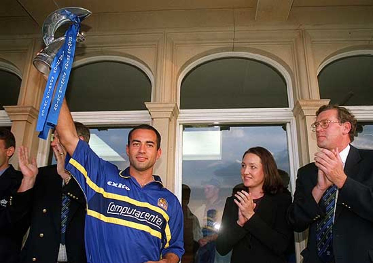 10 Sep 2000: Surrey captain Adam Hollioake lifts the trophy after Surrey claimed the Norwich Union National Cricket League Division 2 Title after the Surrey v Durham match played at The Oval, London.