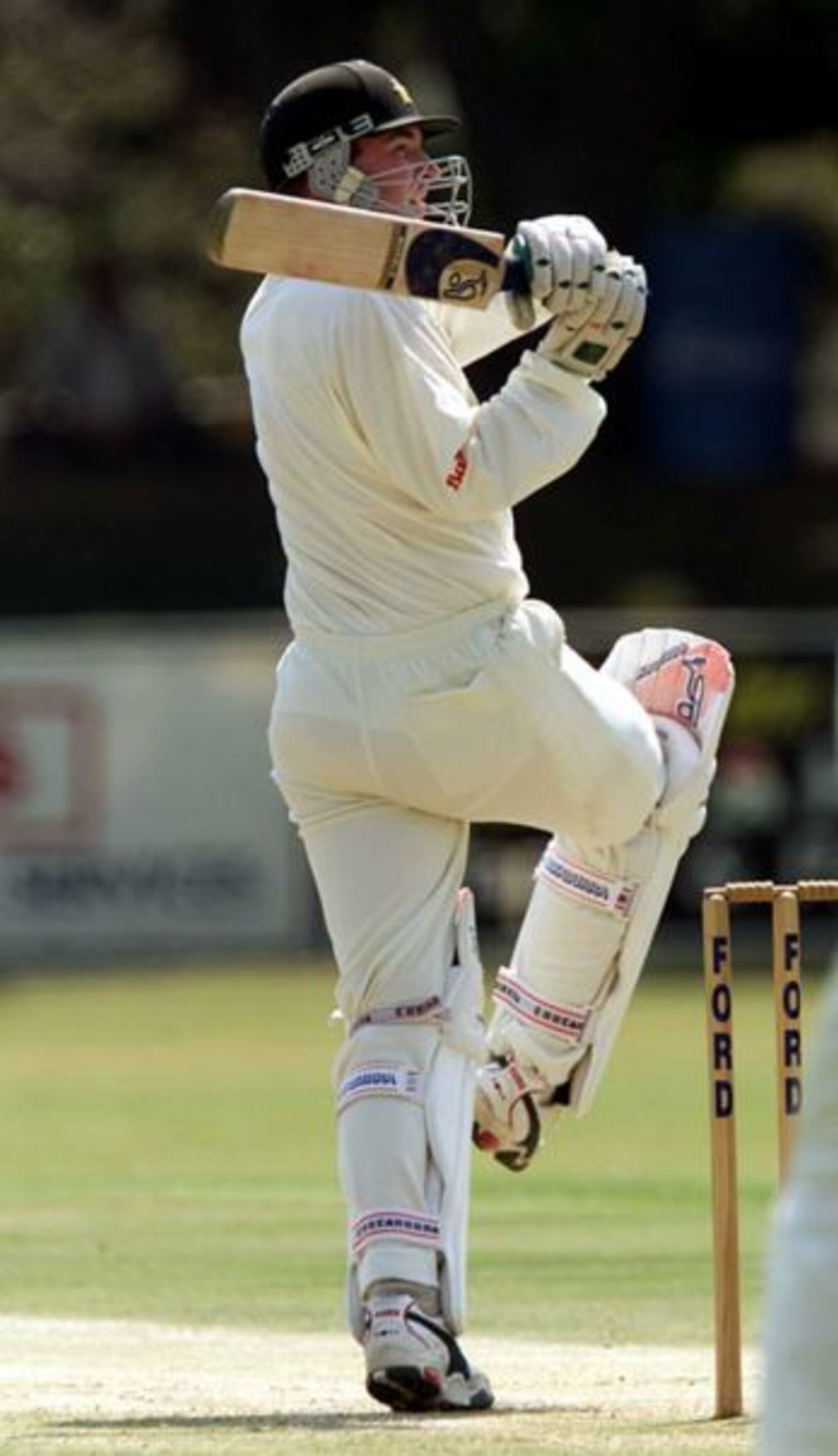 Alistair Campbell hooks during his innings of 88, 1st Test Zimbabwe v New Zealand, 13 Sep 2000