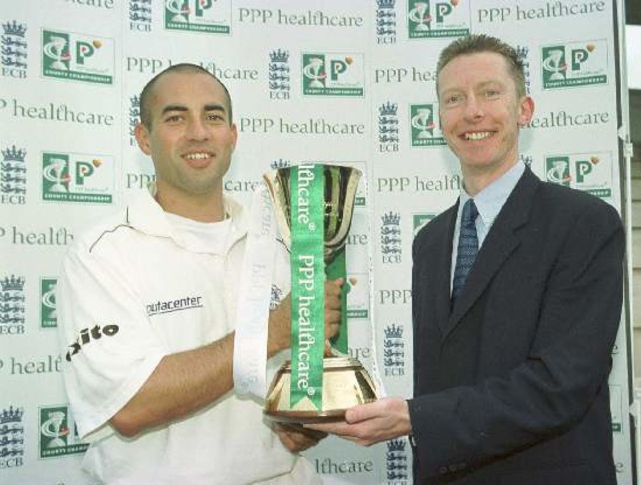 Adam Hollioake accepting the PPP healthcare Trophy