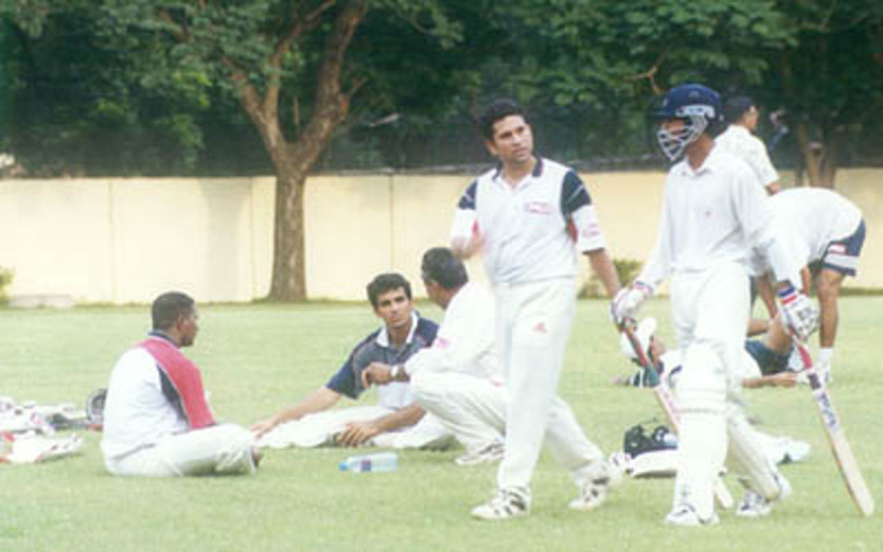 The probables taking a well deserved rest during the camp, MRF Pace Foundation, Chennai, 14 Sep 2000.