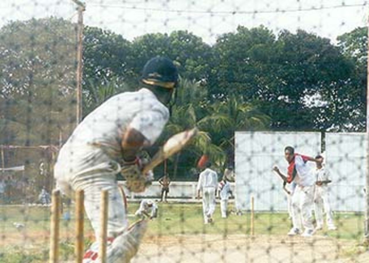 Sunil Joshi turns his arm over at the nets, MRF Pace Foundation, Chennai, 14 Sep 2000.