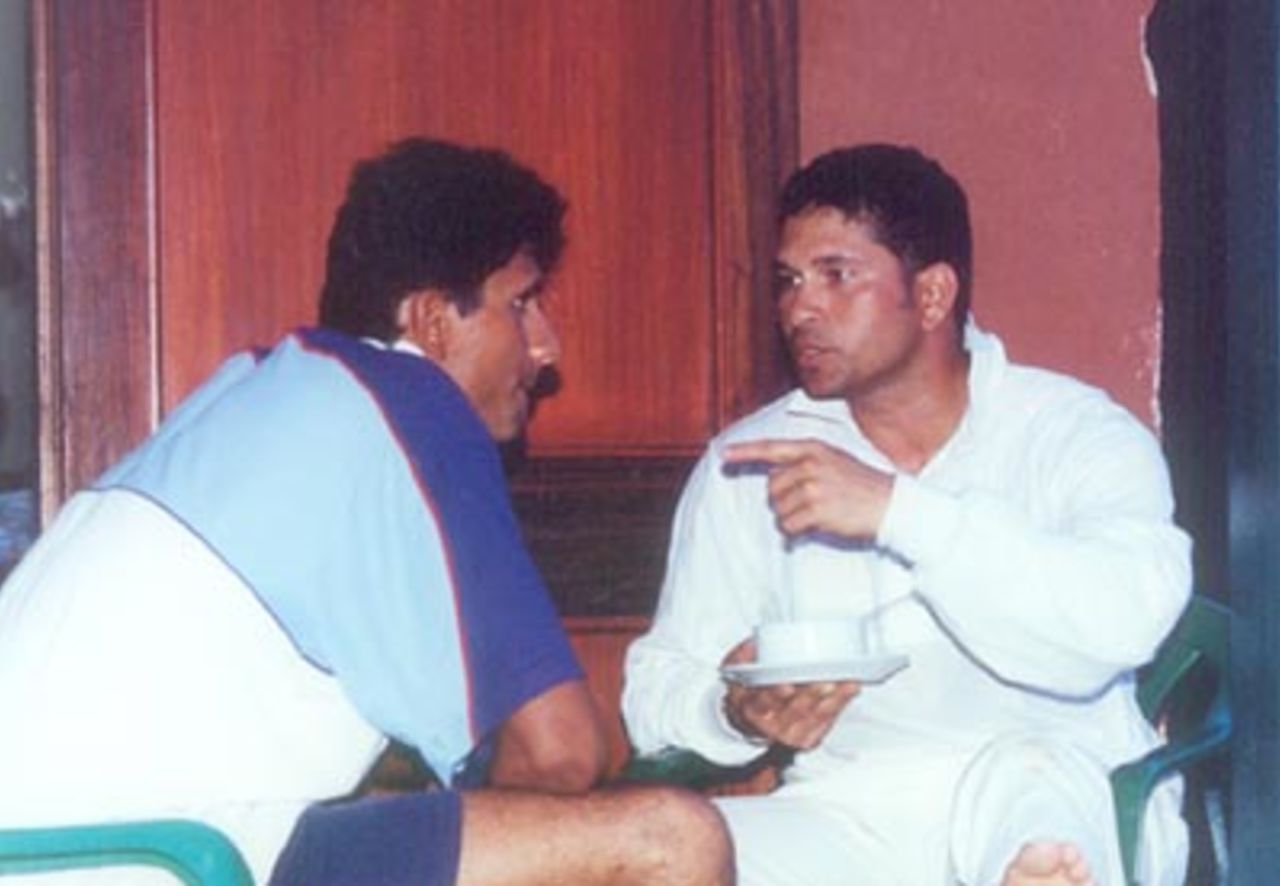 Prasad is all ears as Sachin waxes eloquent, Chennai 21 Sep 2000.