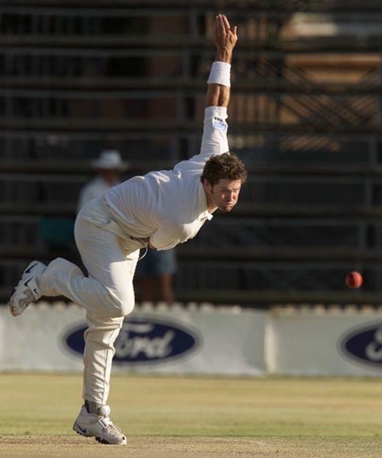 Chris Cairns bowls, 3rd day, 2nd Test, Zimbabwe v New Zealand, Sep 21 2000