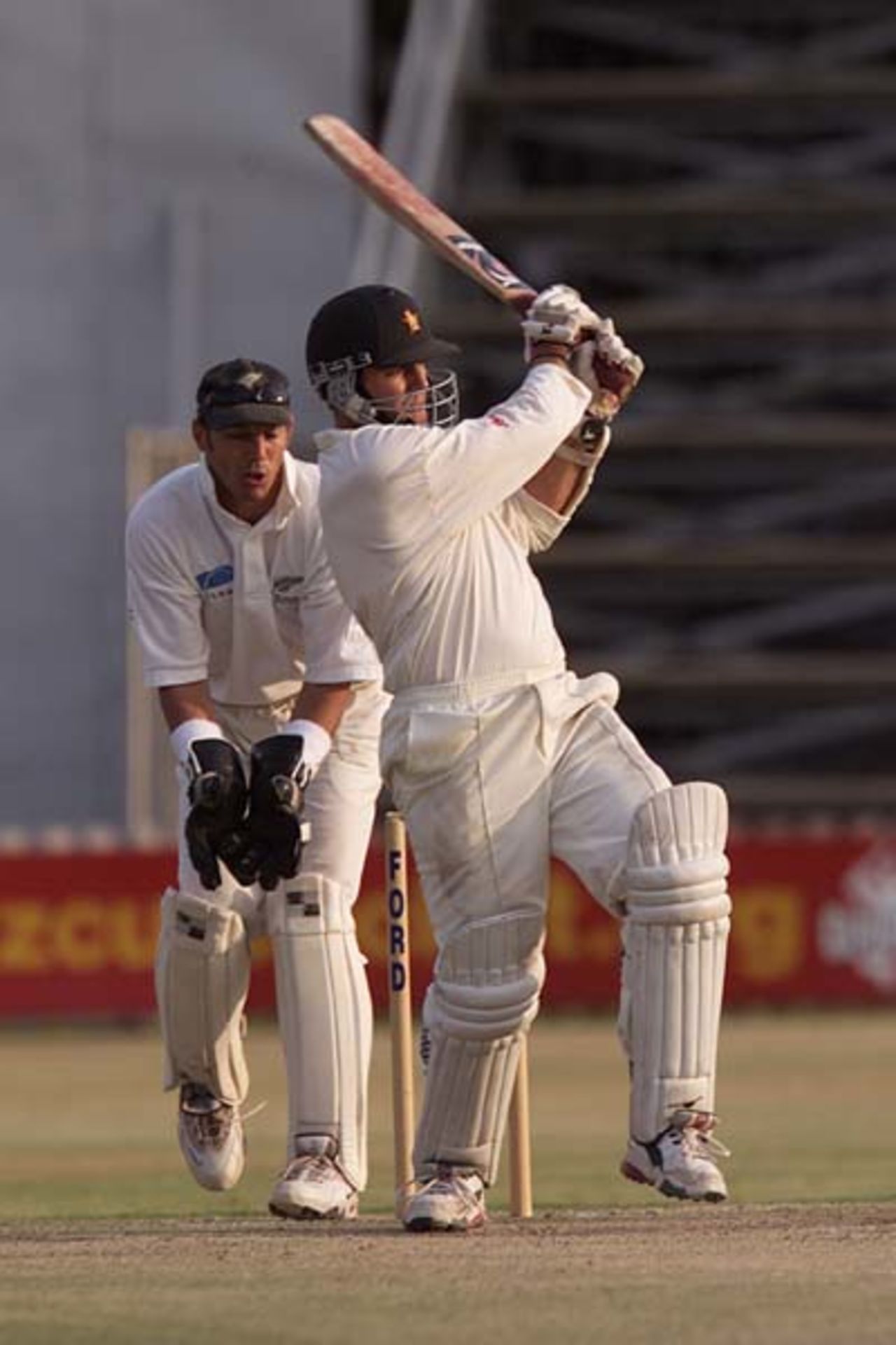 Guy Whittall hooks during his second innings century, 4th day, 2nd test, Zimbabwe v New Zealand, Sep 22 2000