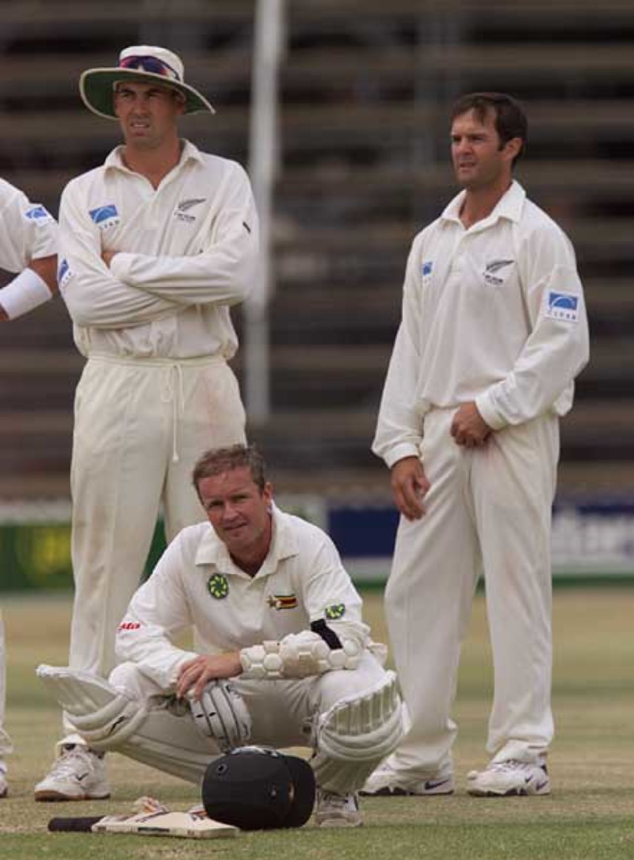 Grant Flower takes a break; Astle and Fleming look on, 4th day, 2nd test, Zimbabwe v New Zealand, Sep 22 2000