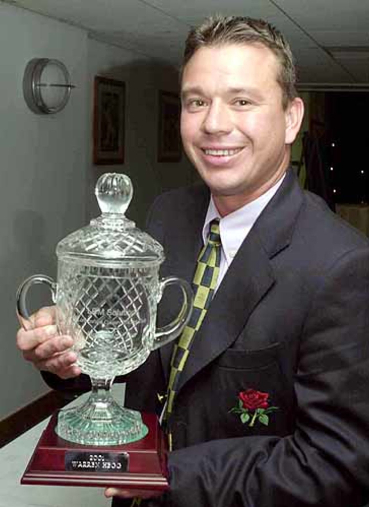Lancashire County Cricket Club's wicket keeper Warren Hegg receives the Player of the Year award, 10 Sep 2001