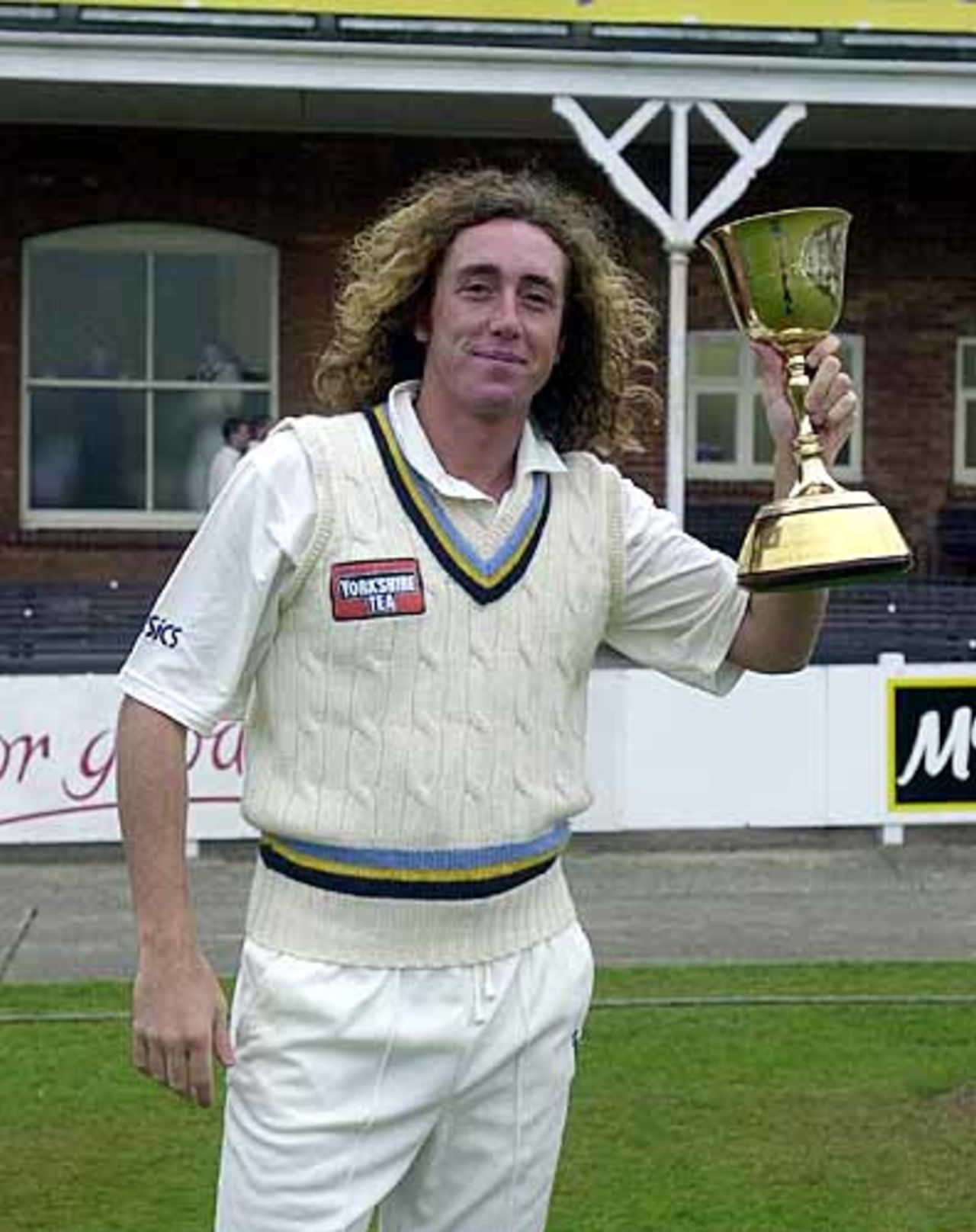 Ryan Sidebottom celebrating the CricInfo Championship success
