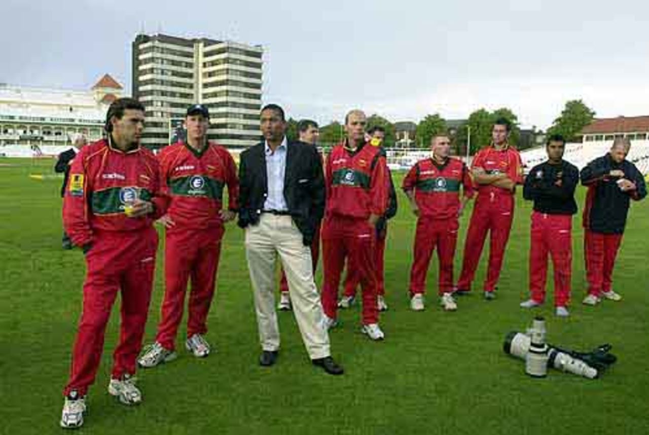 The disconsolate Leics team at the end of the match after hearing that Kent had won the Norwich Union League