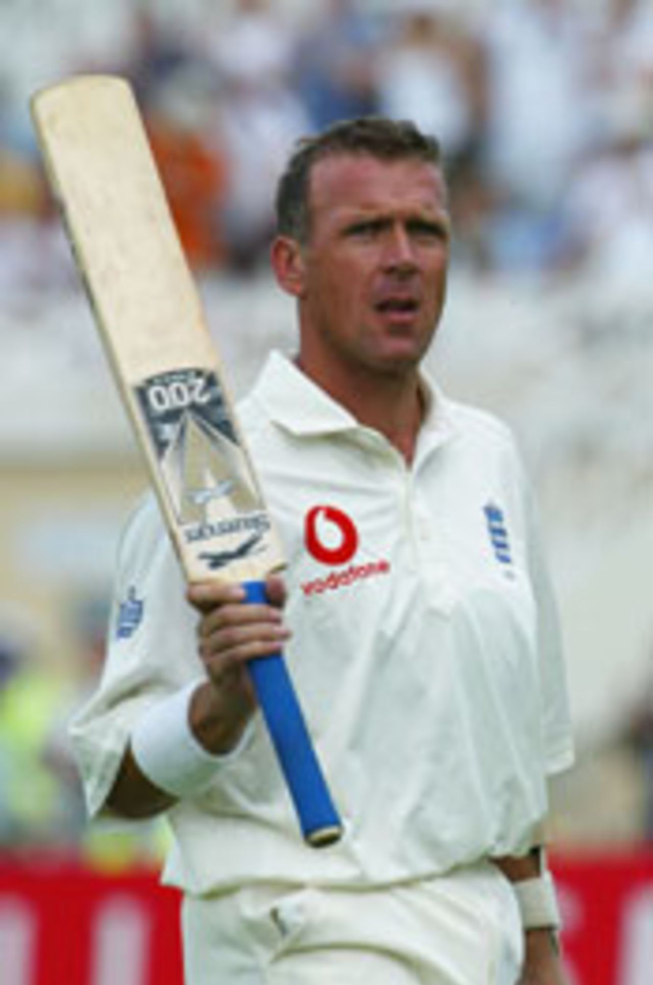 Alec Stewart saluting crowd, Eng v SA, 3rd Test, Trent Bridge