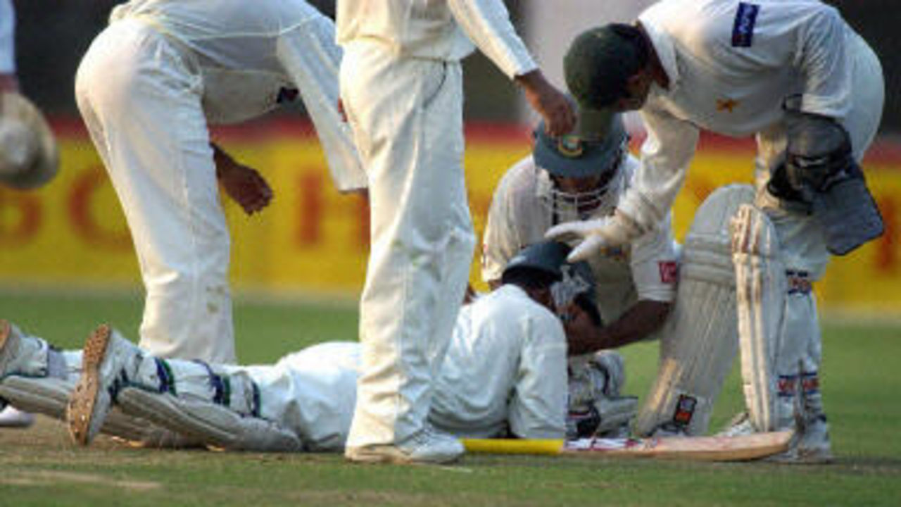 Alok Kapali is helped by teammate Rajin Saleh, Pakistan v Bangladesh, 3rd Test, Multan, September 4, 2003.