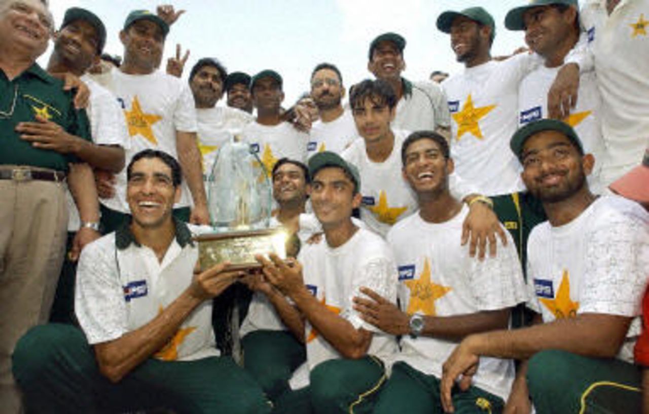 The jubilant Pakistan team poses with the trophy after their 1-wicket win,  Pakistan v Bangladesh, 3rd Test, Multan, September 6, 2003.