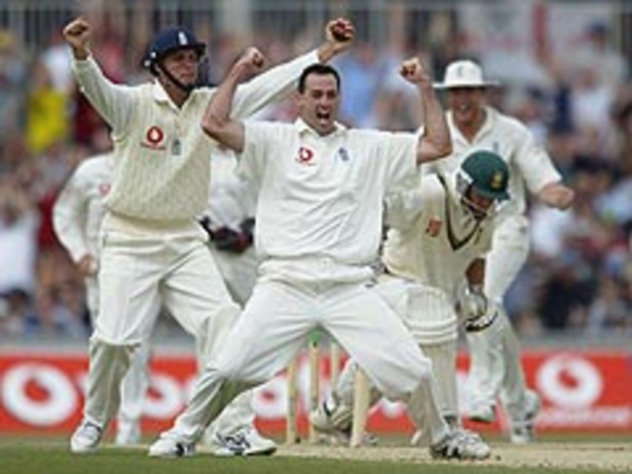 Martin Bicknell traps Graeme Smith lbw, as England capitalise on their first-innings lead at The Oval