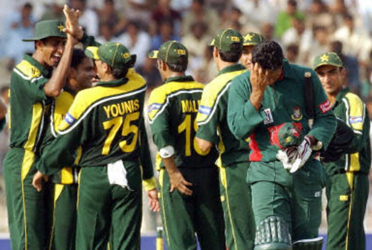 Mashrafe Mortaza walking off dejectedly, Pakistan v Bangladesh, 1st ODI, Multan, September 9, 2003.