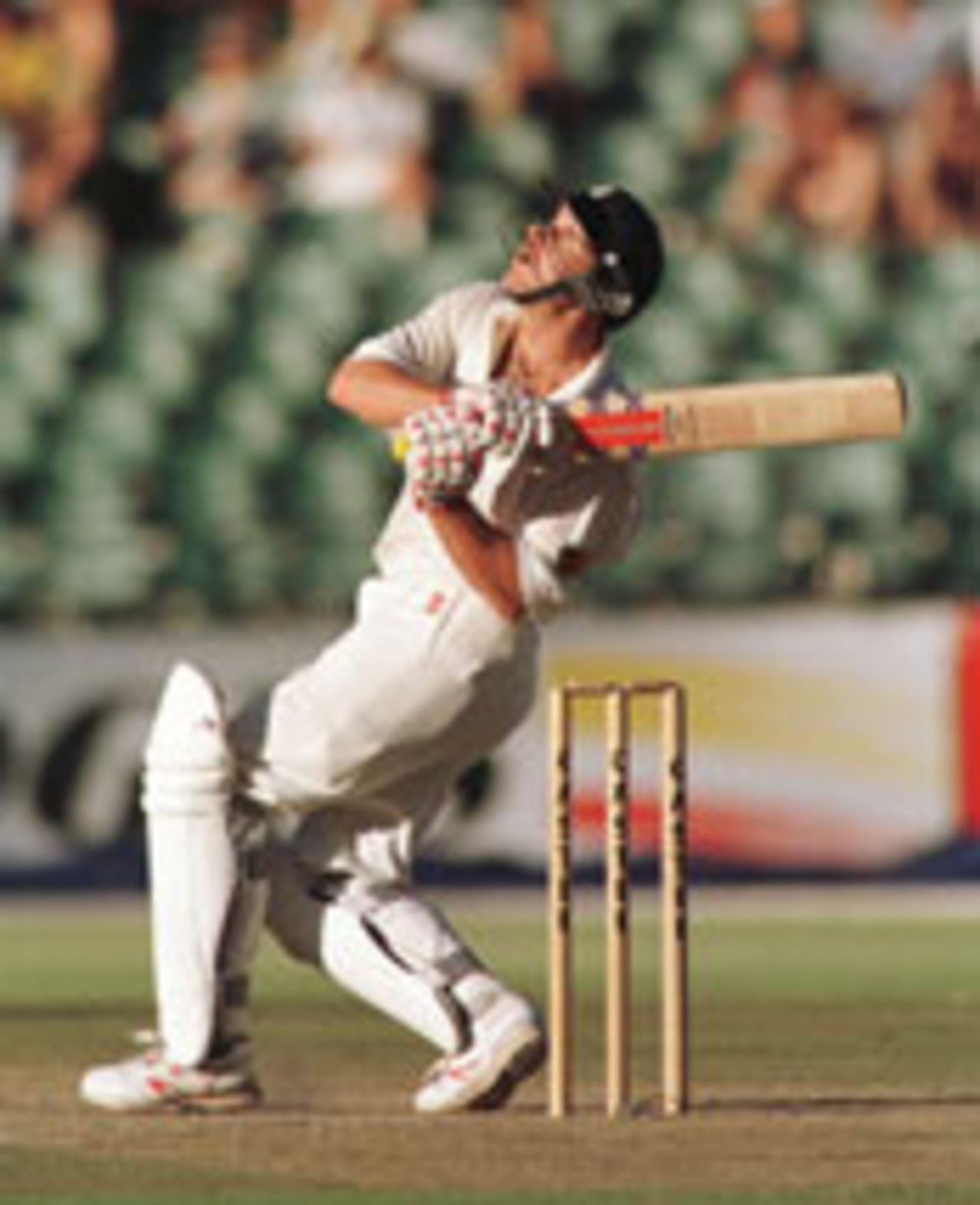 Robin Smith pulls on his way to 52, SA v Eng, 2nd Test, The Wanderers,  Dec 1, 1995