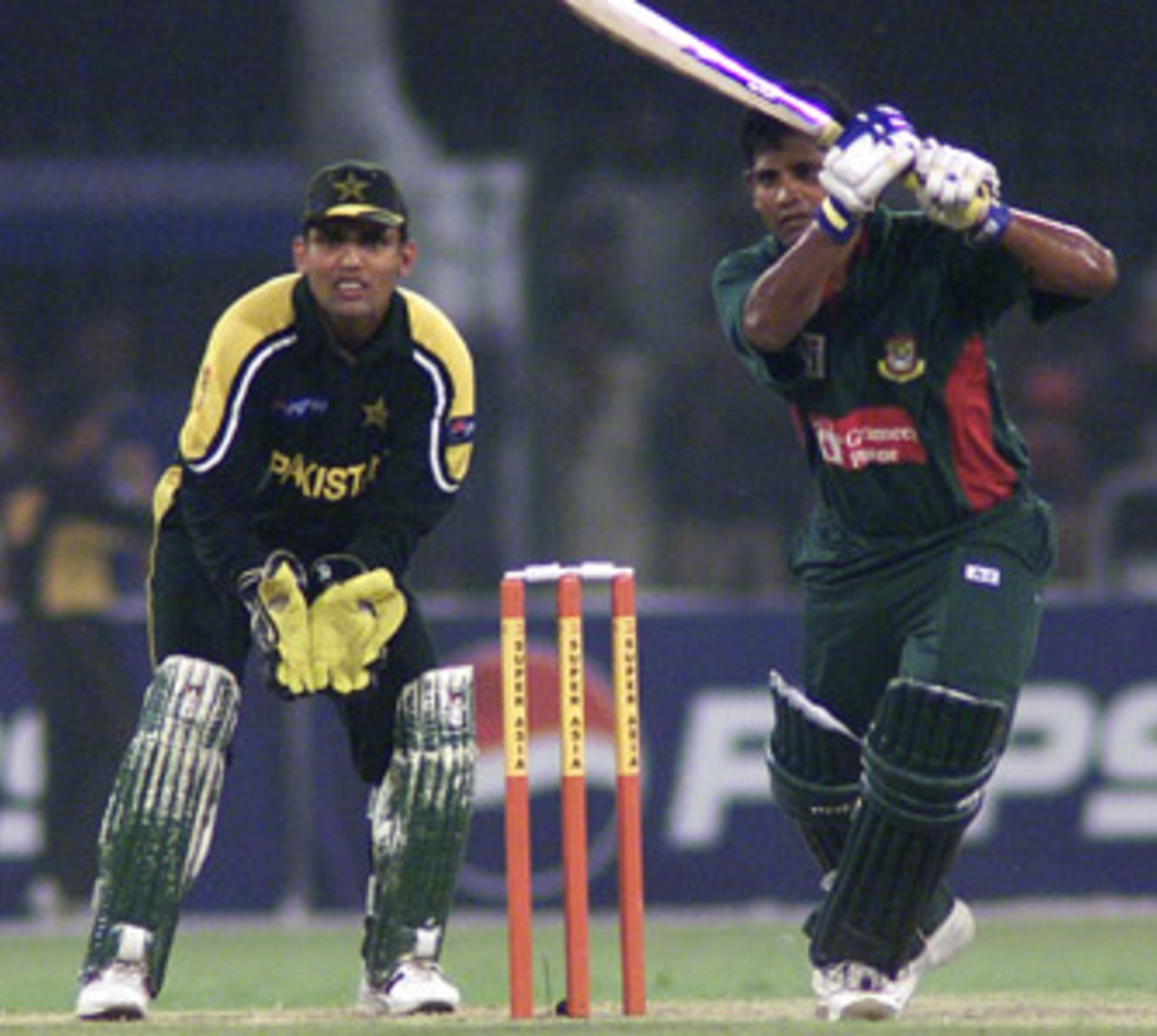 Mushfiqur Rahman drives during his innings, Pakistan v Bangladesh, 3rd ODI, Lahore, September 15, 2003.