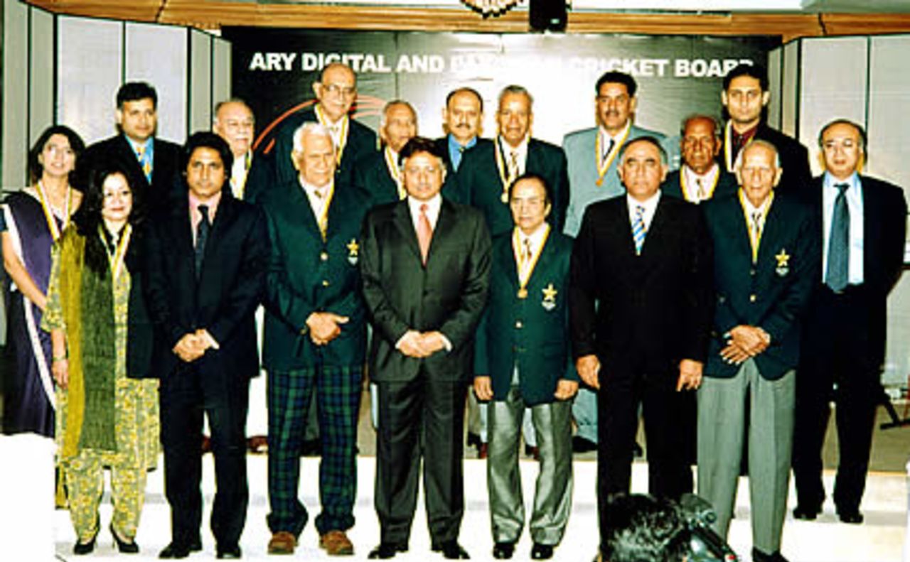 Surviving members of the 1952 team with Pakistan president and the representatives of those who could not be at the Golden Jubilee reception, Islamabad, 16 September 2003