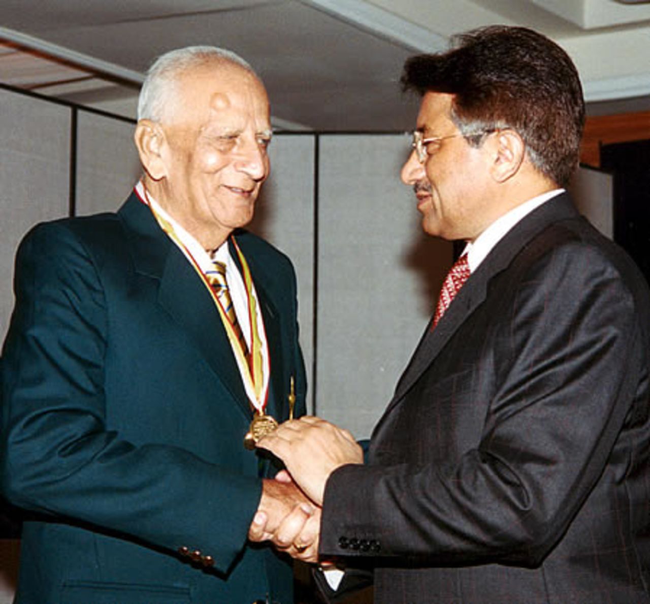 Fazal Mahmood receiving his medal from Pakistan president during the Golden Jubilee of Test Cricket Gala, Islamabad, September 16, 2003.