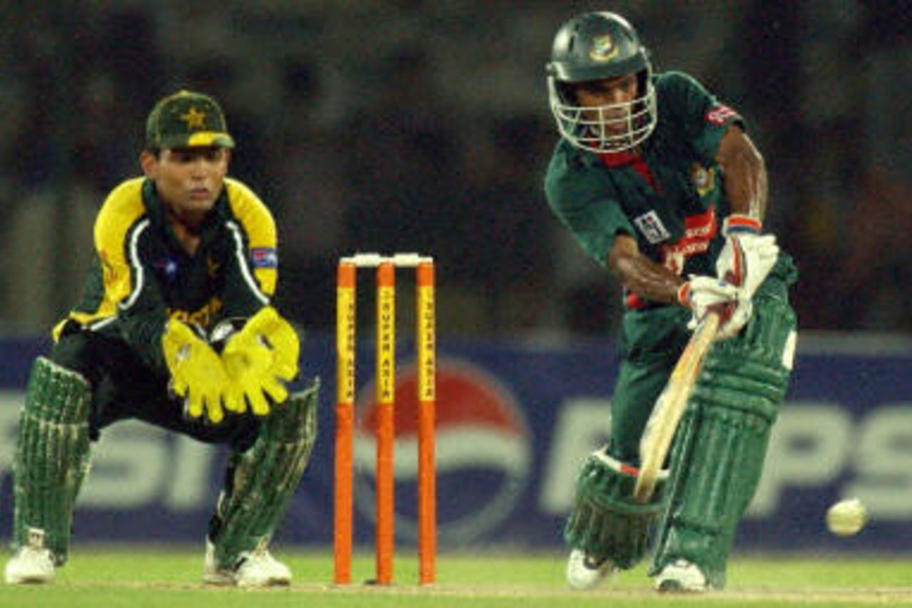 Rajin Saleh hits as Kamran Akmal looks on, Pakistan v Bangladesh, 5th ODI, Karachi, September 21, 2003.