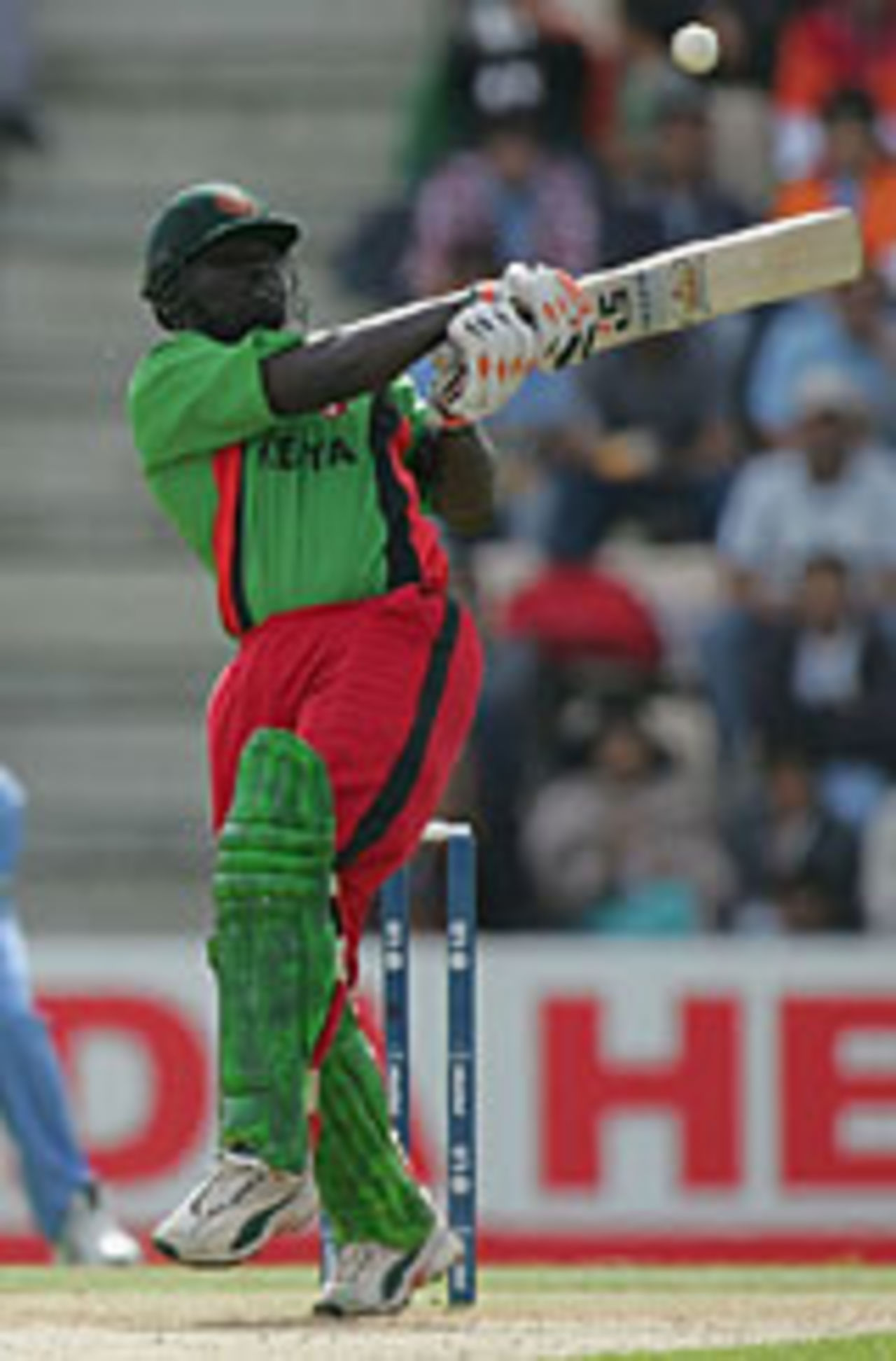 Thomas Odoyo hooks, India v Kenya, Southampton, Champions Trophy, September 11, 2004