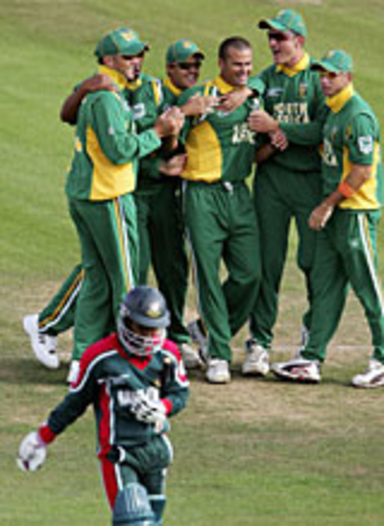 Charl Langeveldt celebrates as another Bangladeshi batsman departs, Bangladesh v South Africa, Edgbaston, Champions Trophy, September 12, 2004