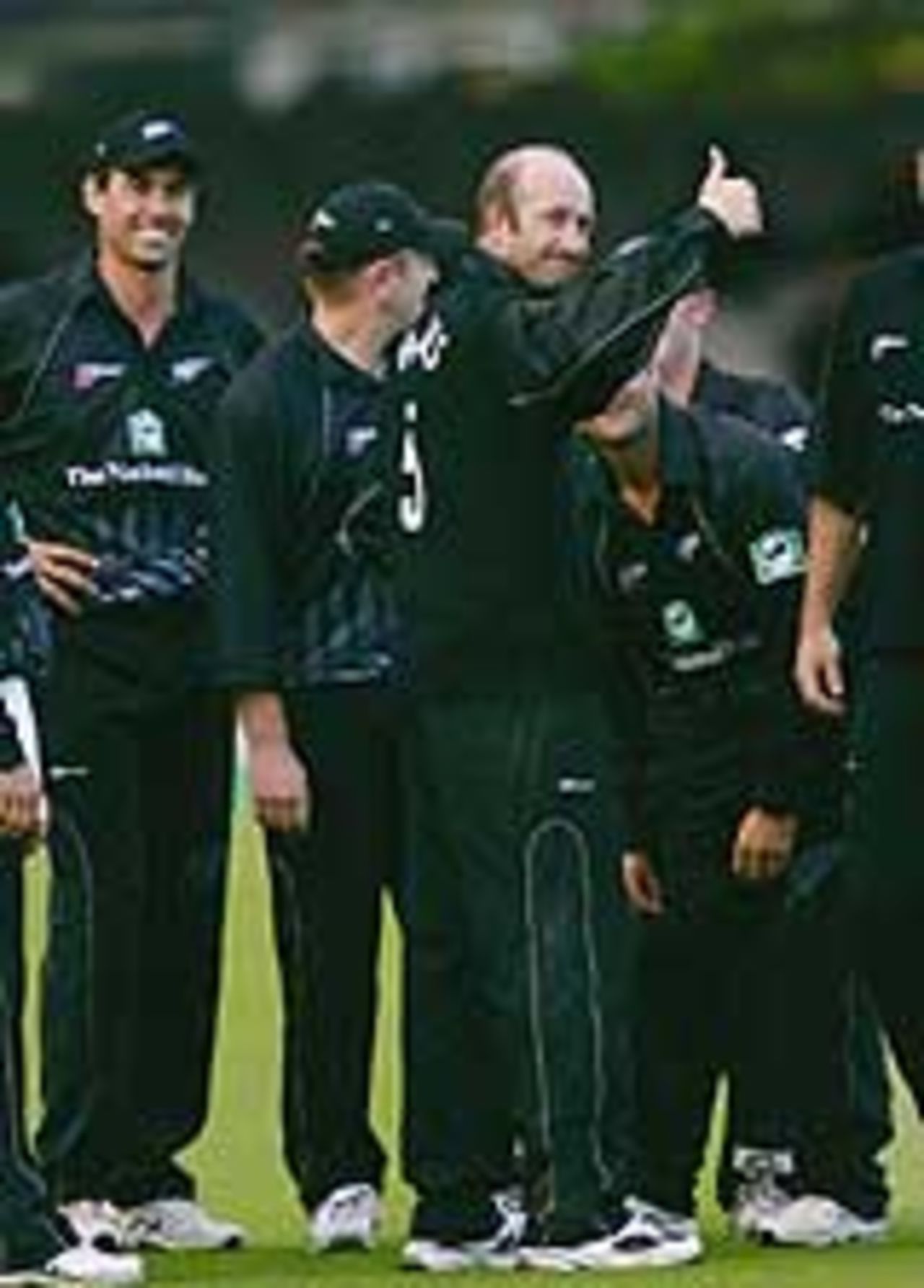 New Zealand celebrate thier NatWest Series success (2004)