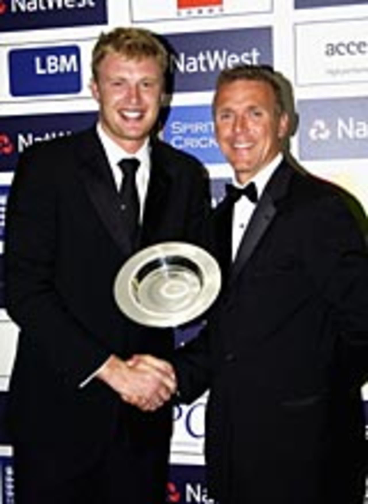 Alec Stewart presents Andrew Flintoff with the PCA Player of the Year award, September 20, 2004