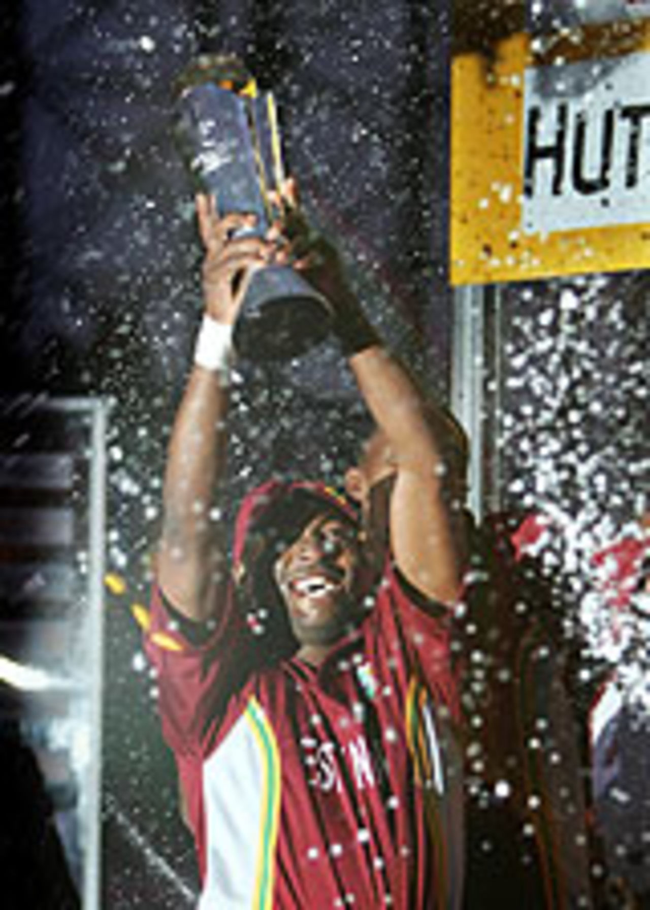 Brian Lara lifts the Champions Trophy, England v West Indies, ICC Champions Trophy final, September 25 2004