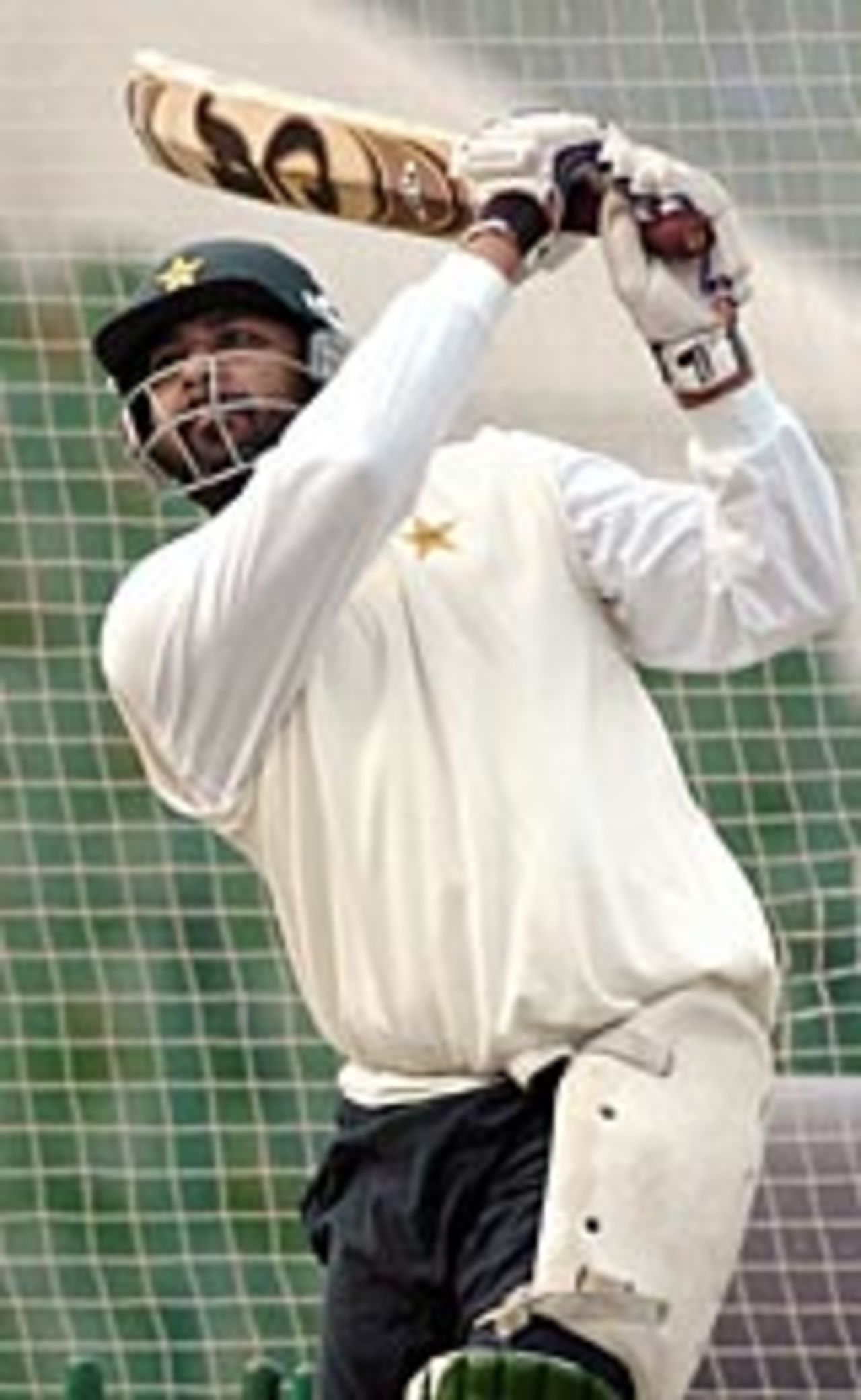 Inzamam-ul-Haq batting in the nets at Lahore, September 28, 2004
