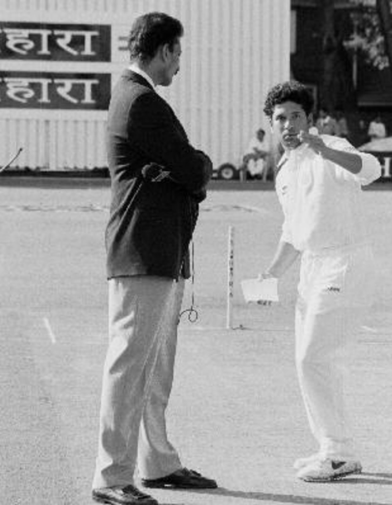 It swung a mile. Sachin demonstrates strokeplay just before the toss on the morning of the second game. (Sahara Cup 1997)