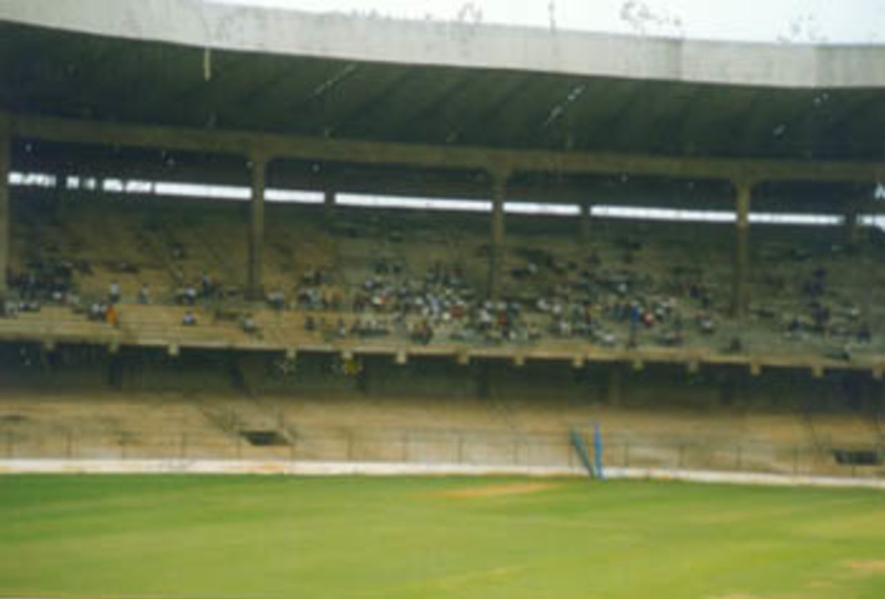 Irani Trophy 1998-99: A handful of spectators are the only ones at the M. Chinnaswamy stadium, as the Irani Trophy match is about to start