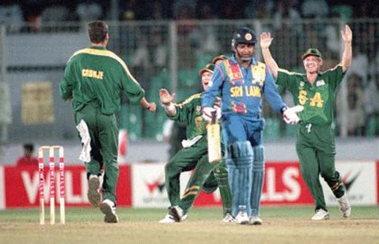 Cronje, Rhodes and Cullinan celebrate Ranatunga's wicket c Boucher b Cronje Wills International Cup, 1998/99, 1st Semi-Final South Africa v Sri Lanka Bangabandhu National Stadium, Dhaka  30 October 1998
