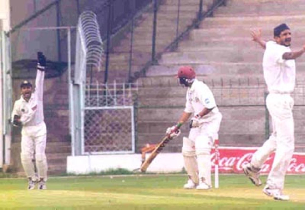 HS Sodhi and Nayan Mongia appealing for a A Vijay caught behind, Chinnaswamy Stadium, Irani Trophy, 1999-2000, Bangalore